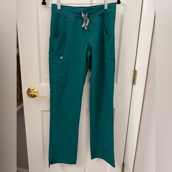 Figs set in xs in hunter green - Picture 3 of 4